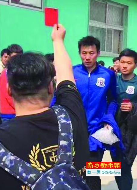 和采访一起来的少女