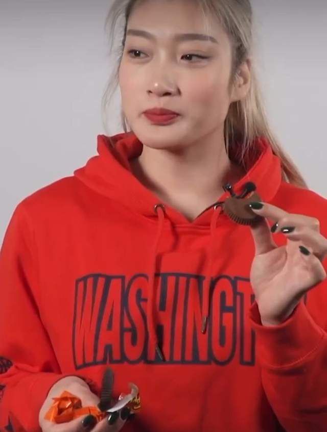 警察叔叔立起的大包包